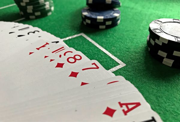 Live-Roulette ist ein Casino-Spiel, das in Echtzeit online gespielt werden kann